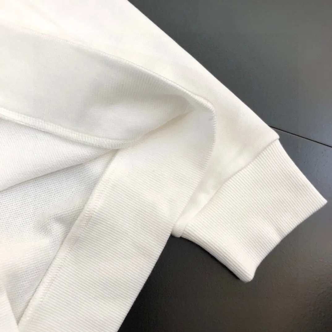 🅿️380 direct batch [LV Louis Vuitton] (Fat Man Gospel) hot-selling suit is coming. Focus on the original version of the official website. 2025 new hot-selling sweatshirt suit. The original order is the best. 🇭🇰The meticulous work of top designers. Just for a fitting and perfect upper body effect. 100% natural high-quality Roman cotton, close-fitting comfort, noble and elegant! Original hardware embodies elegance and nobility! Counter size: M-5XL (maximum wear up to 220 pounds)